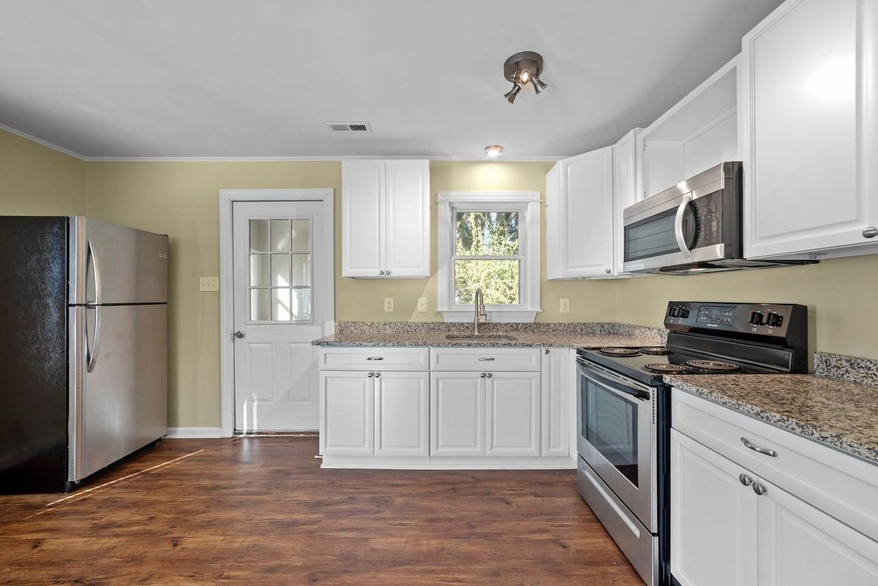 400 Sandy Point Rd - Photo 6 of 18