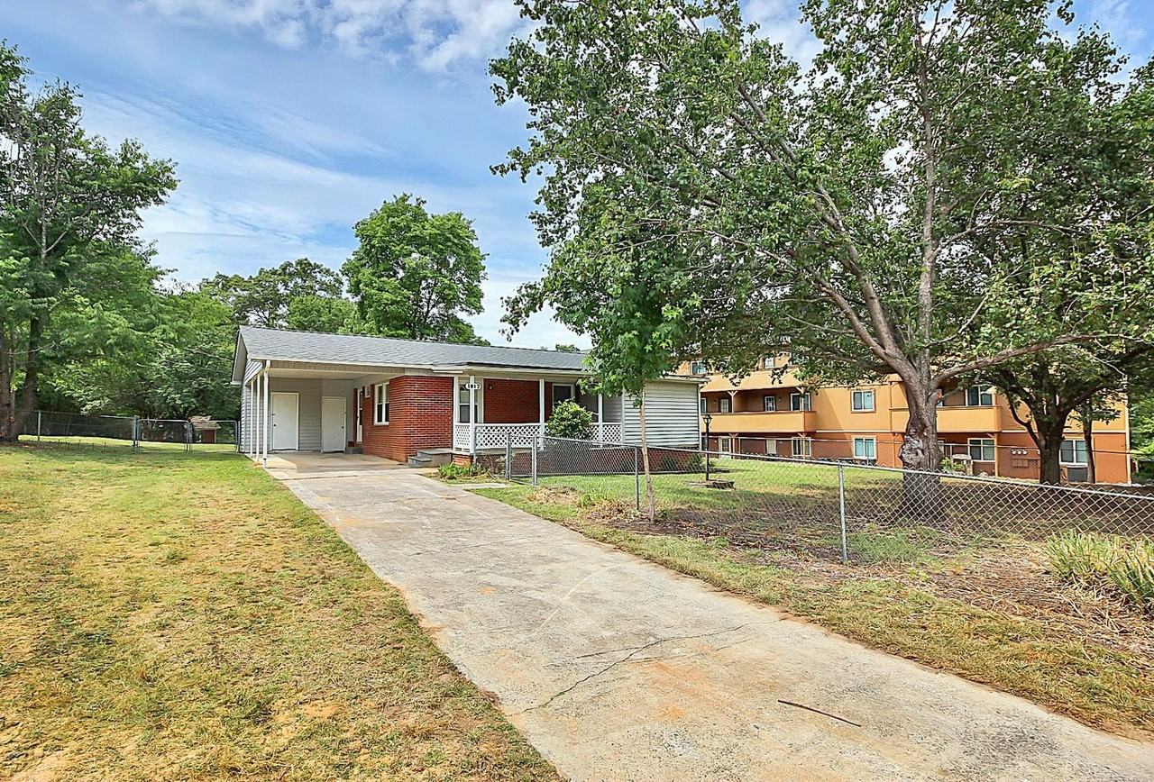 1017 Mclain Rd - Photo 2 of 30