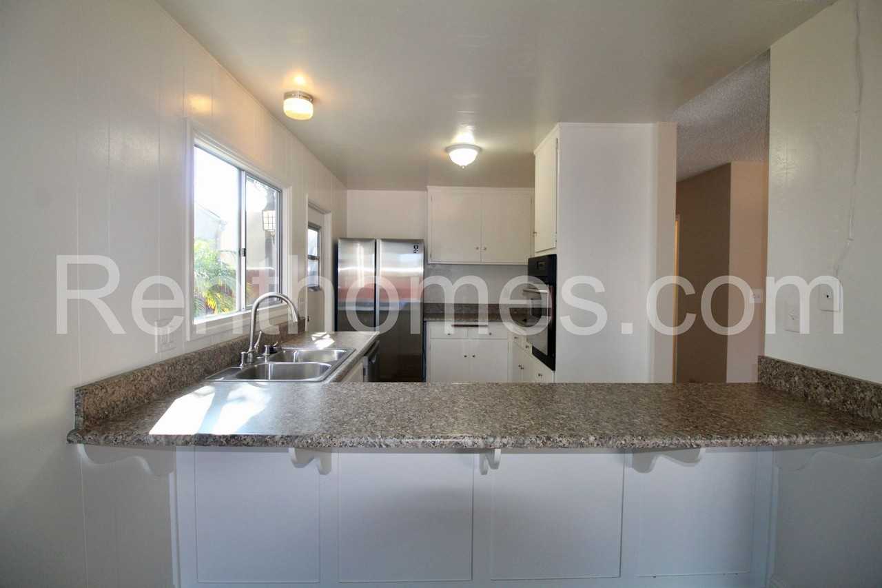 2029 Goshawk St - Photo 5 of 28