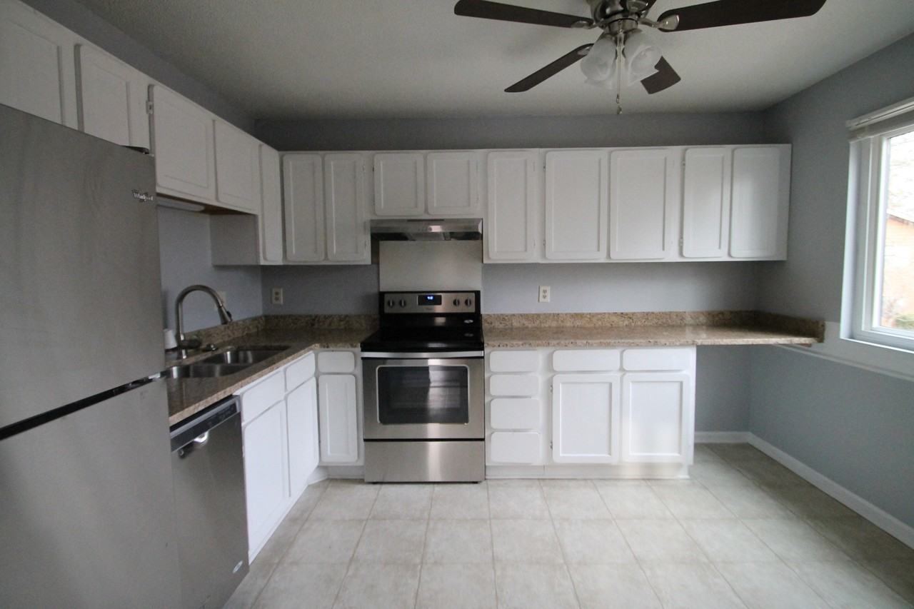 1478 Riverwood Ct - Photo 4 of 6