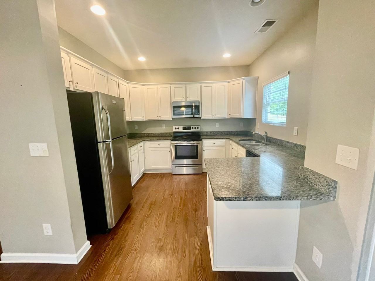 1214 Oak Haven Dr - Photo 4 of 18