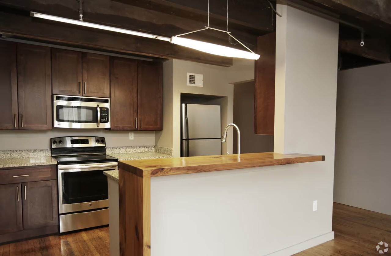 3000 Falls Rd - Photo 3 of 8