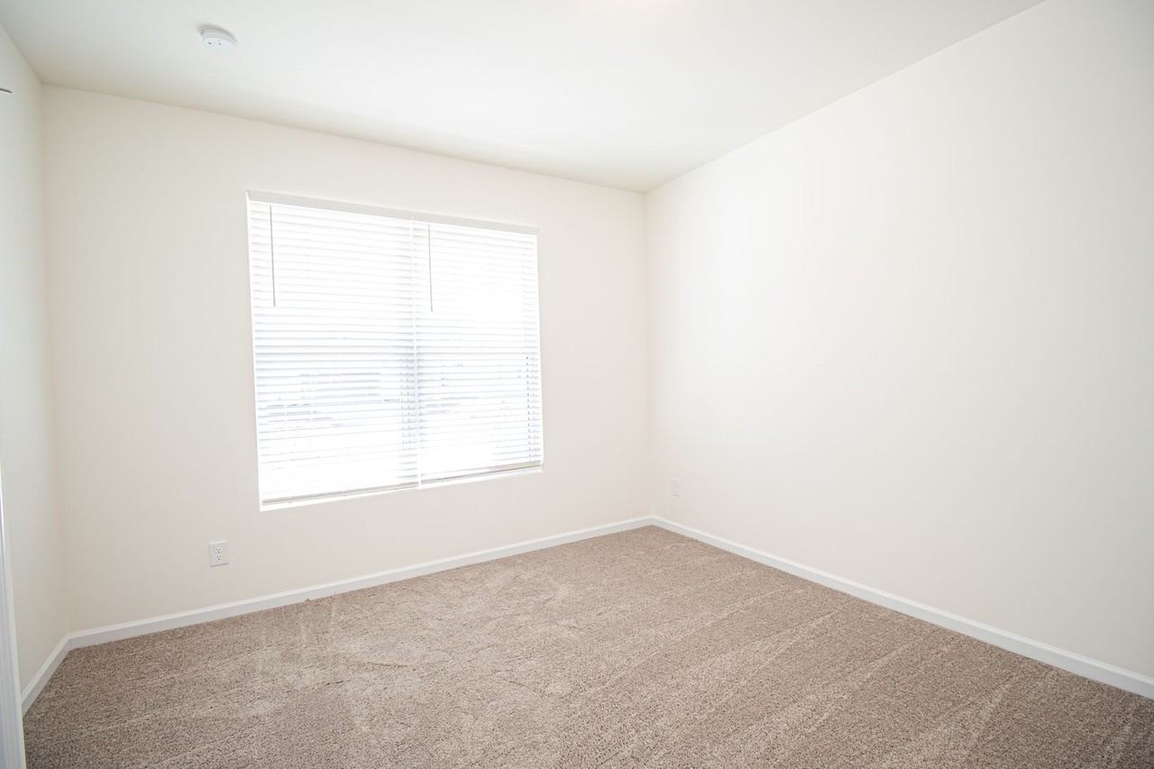 1528 Felthorpe Way - Photo 3 of 38