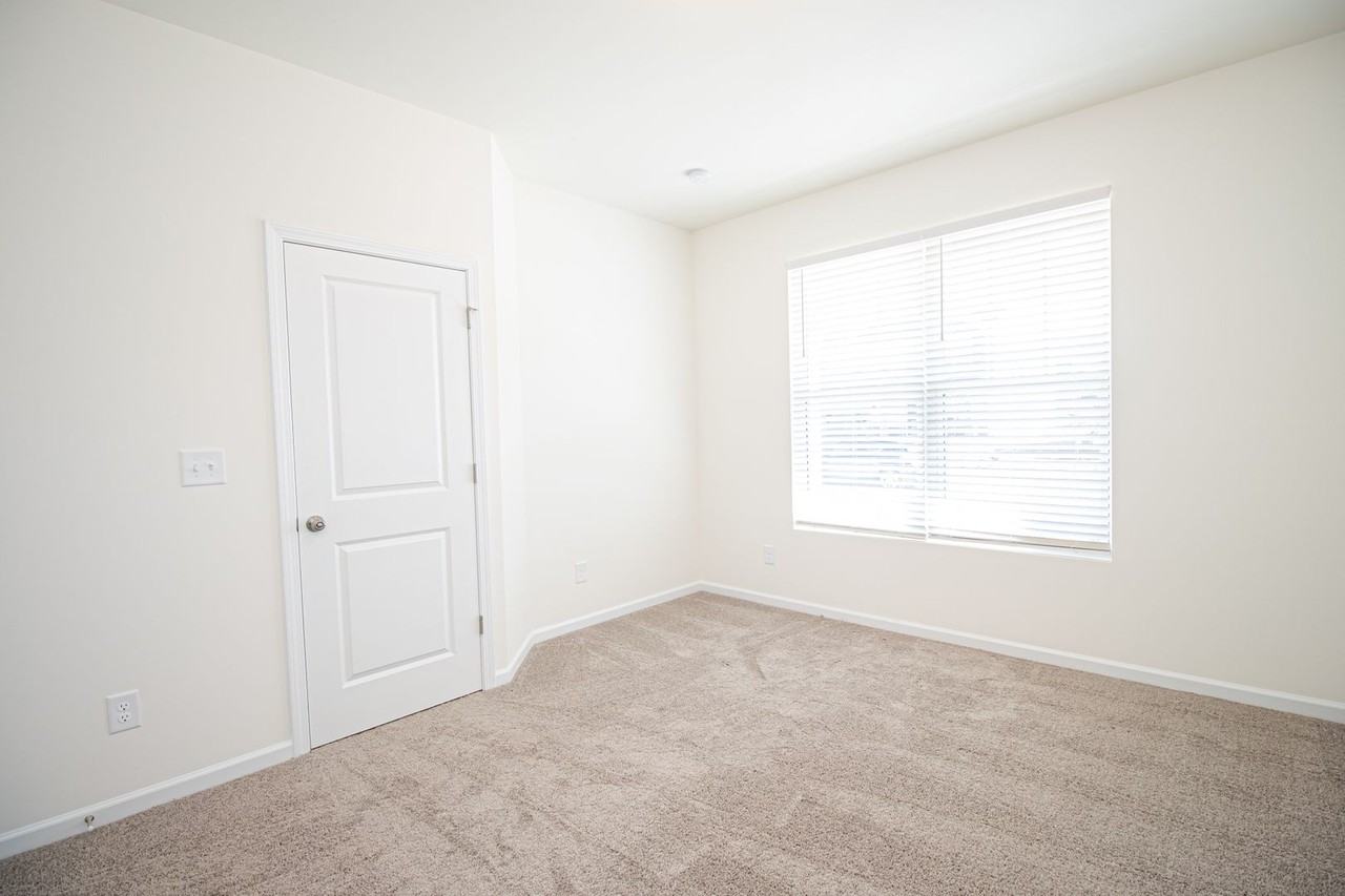 1528 Felthorpe Way - Photo 4 of 38