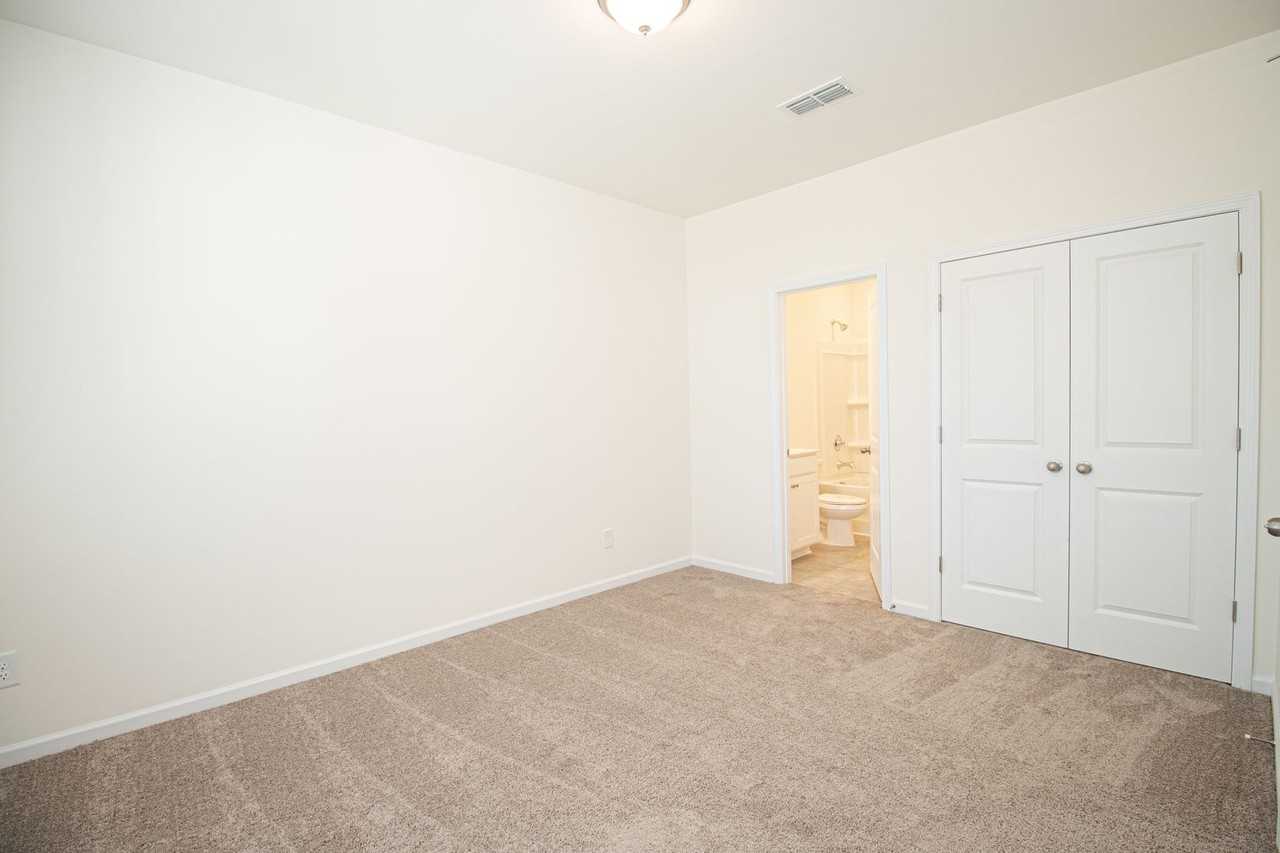 1528 Felthorpe Way - Photo 5 of 38