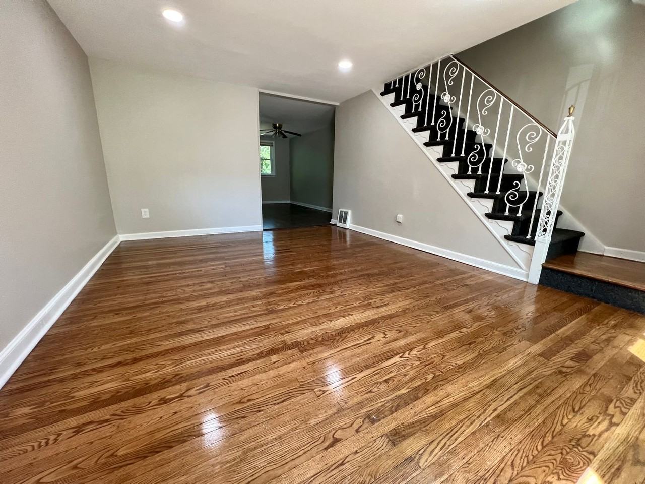 534 S 4th St - Photo 4 of 17