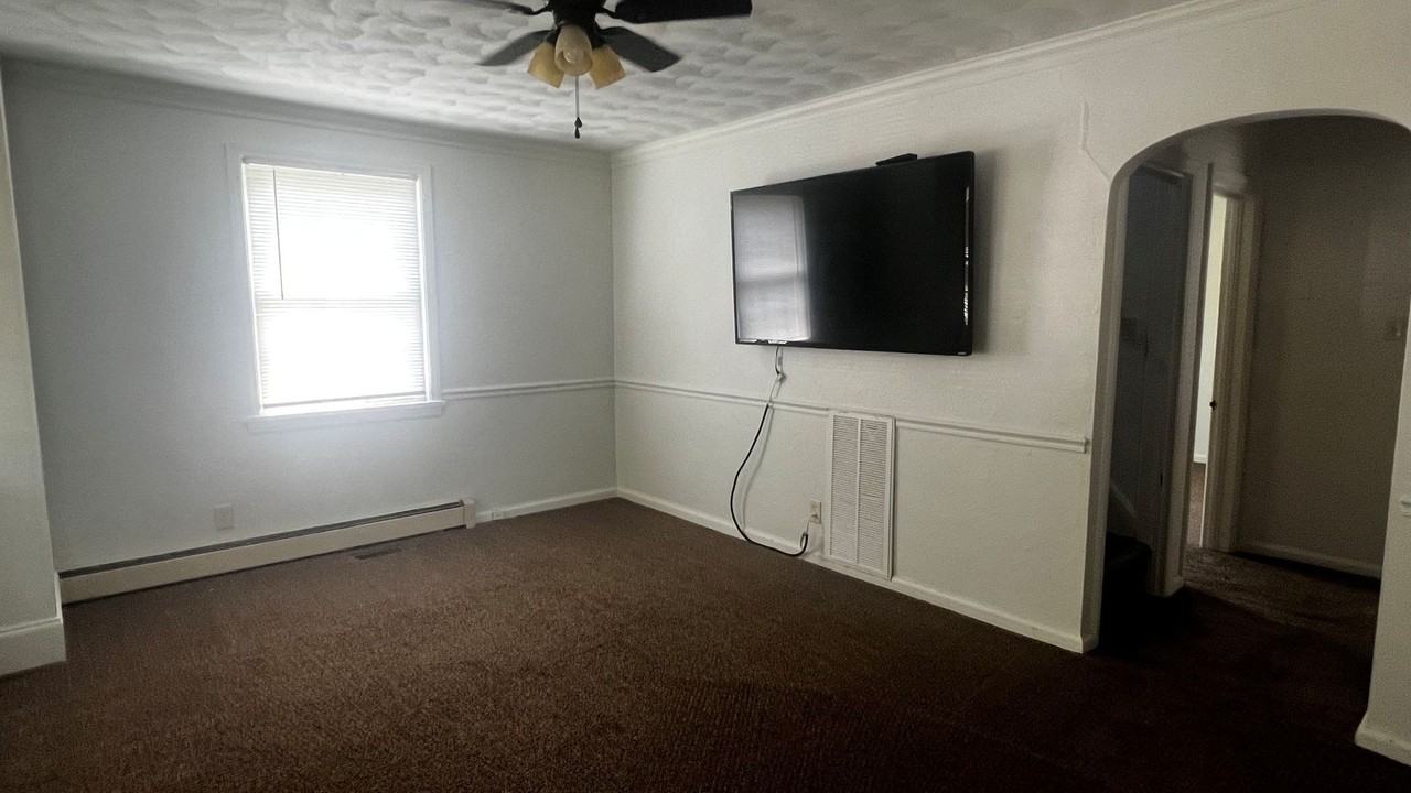 3607 Bart St - Photo 3 of 12