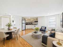 featured image of 3022 Richmond St