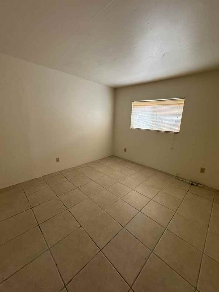 2873 N Fontana Ave - Photo 2 of 4