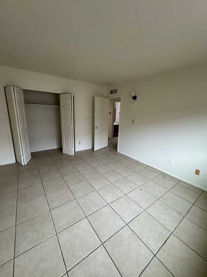 2873 N Fontana Ave - Photo 4 of 4