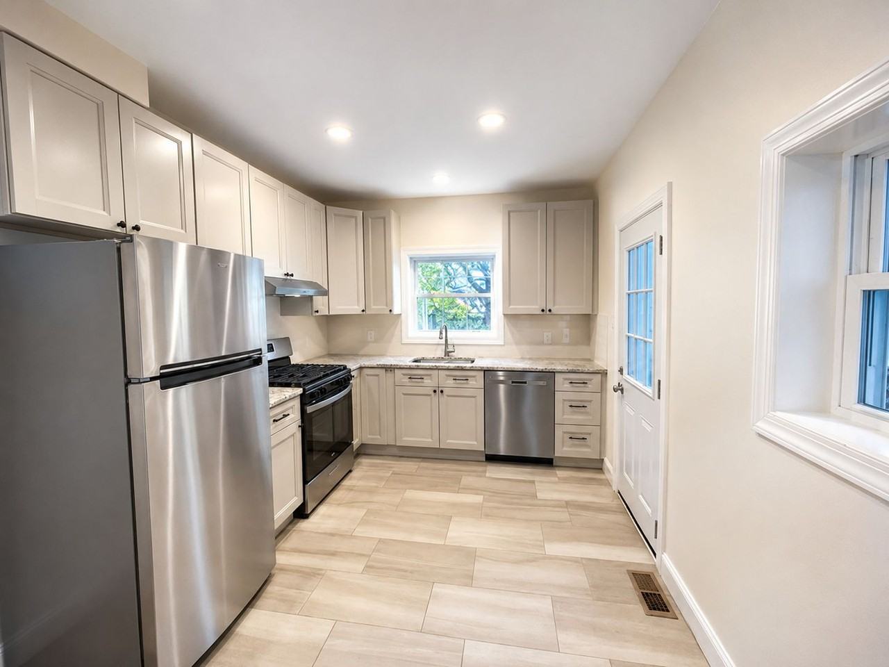 2871 Chatham St - Photo 7 of 24