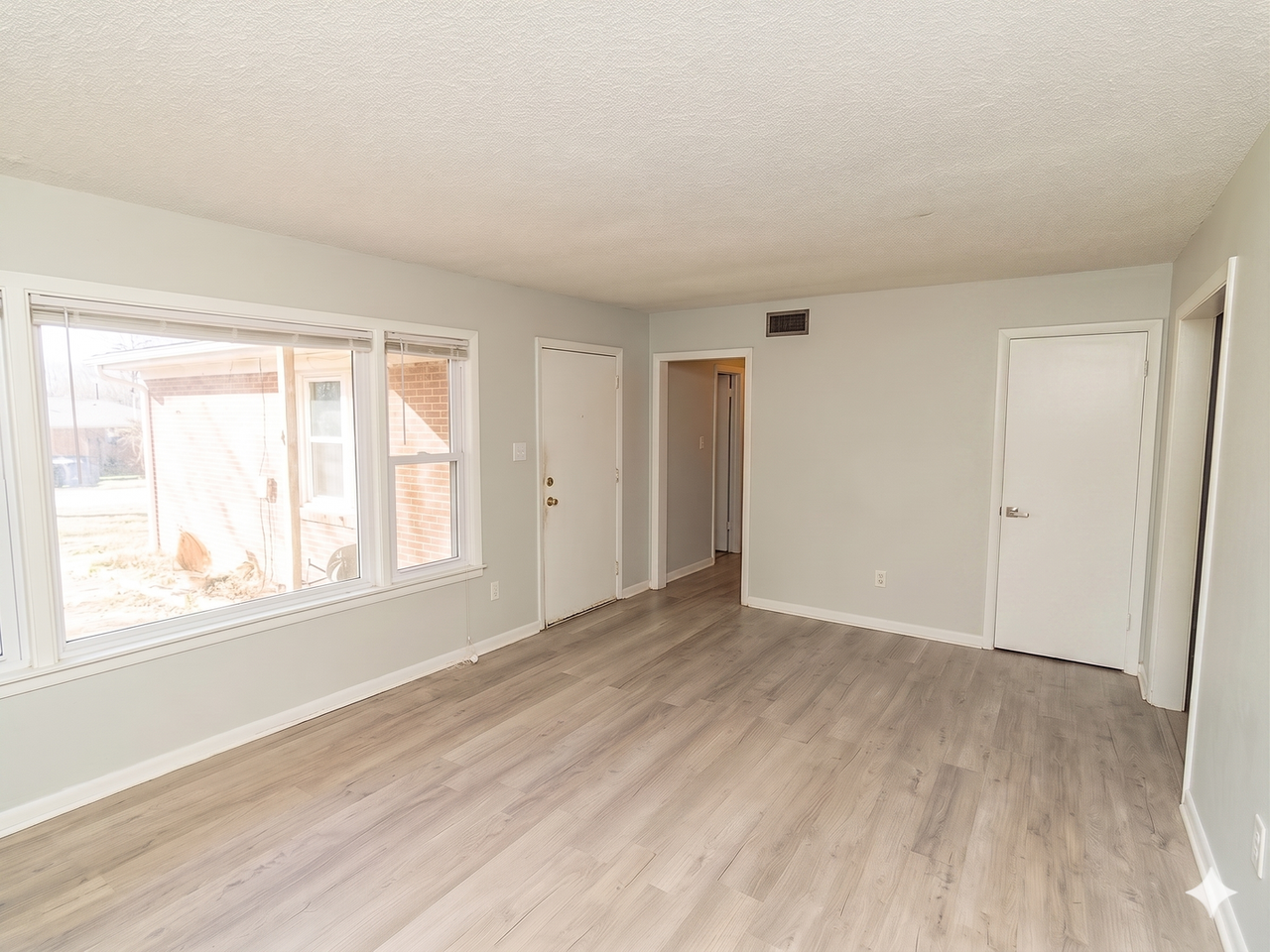 416 Spring Dr - Photo 2 of 20