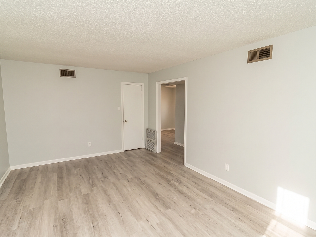 416 Spring Dr - Photo 3 of 20
