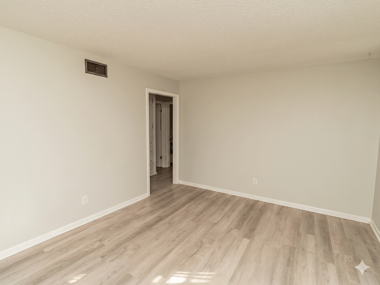 416 Spring Dr - Photo 5 of 20