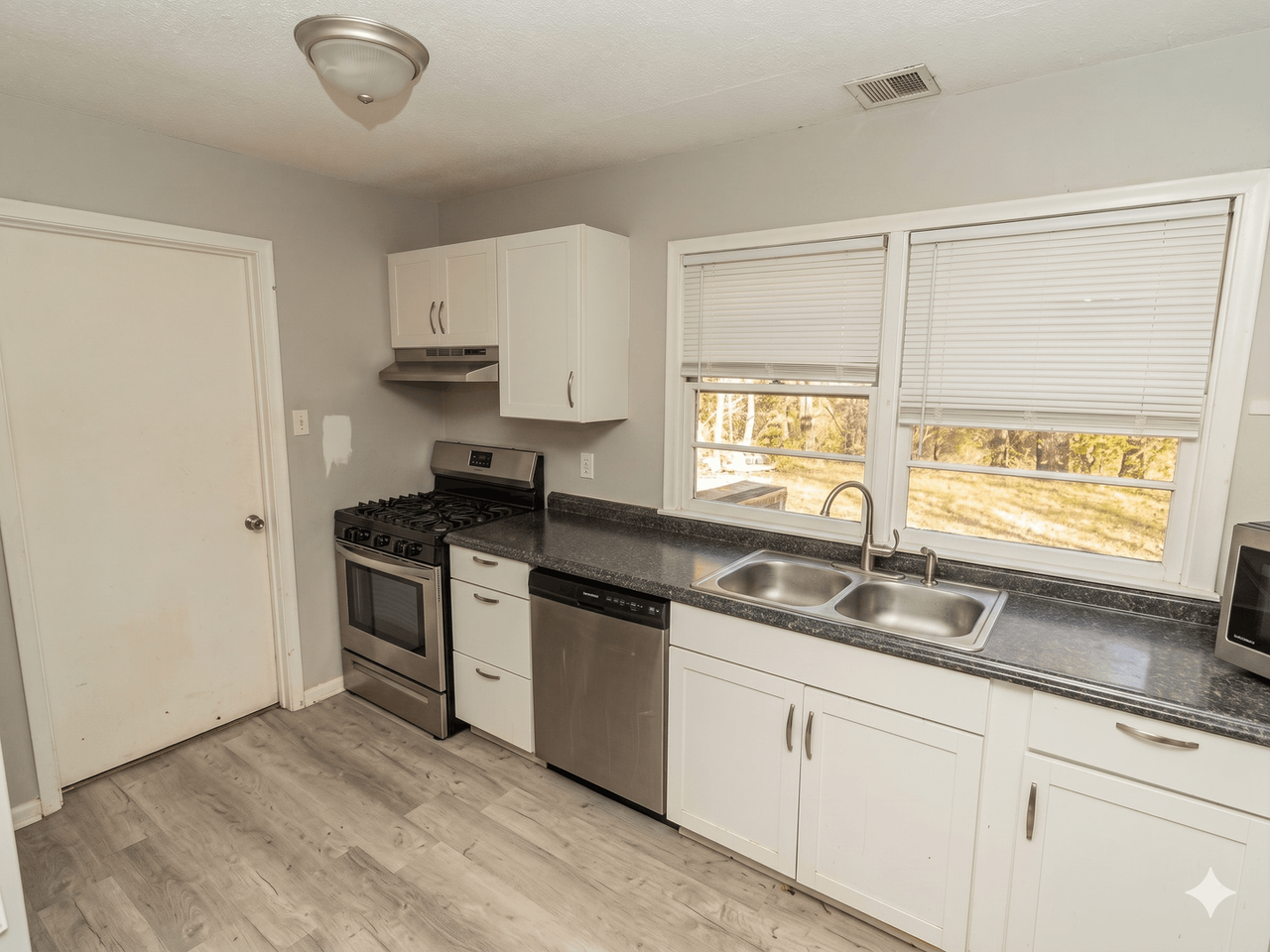 416 Spring Dr - Photo 6 of 20