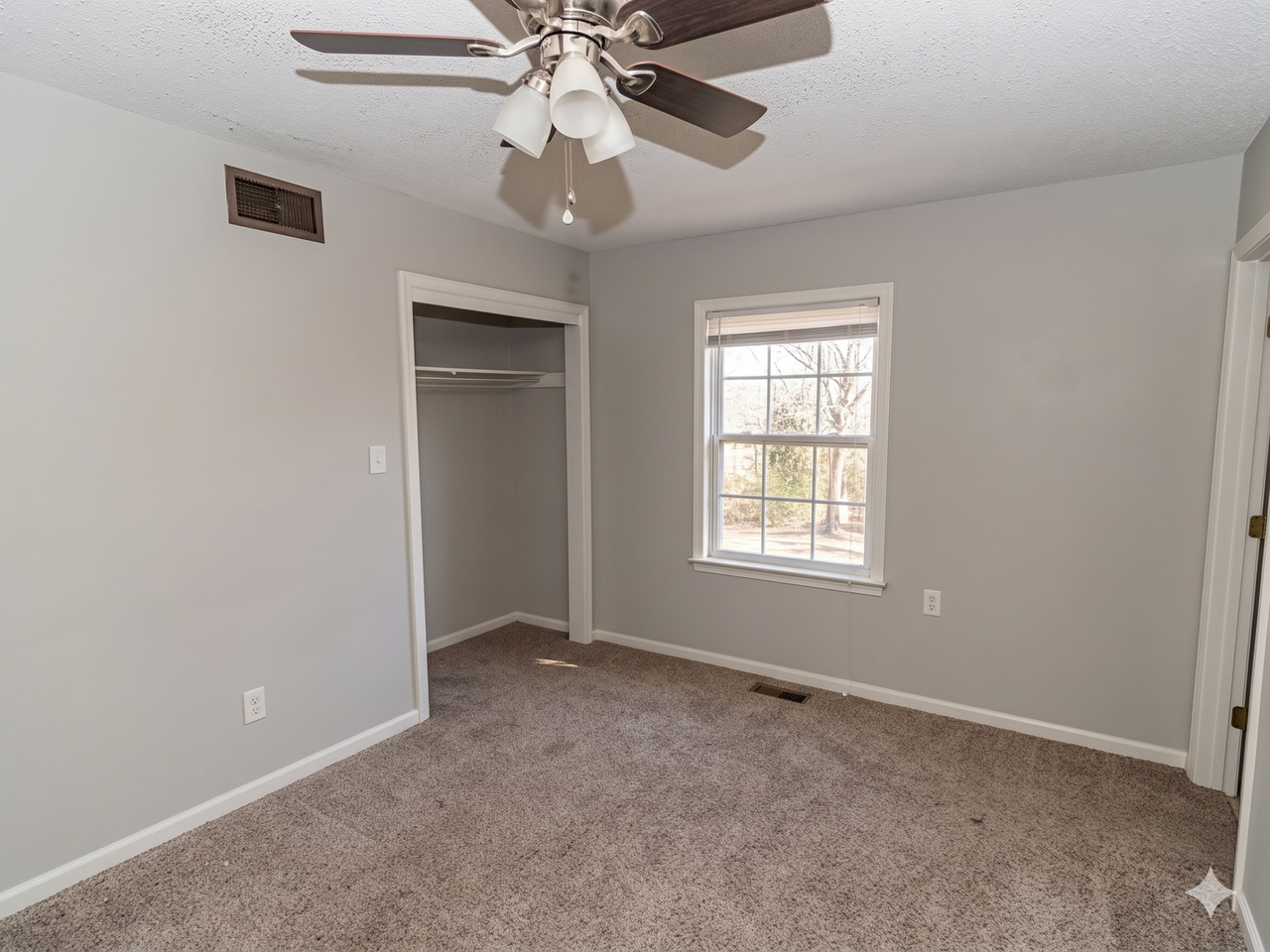 416 Spring Dr - Photo 7 of 20