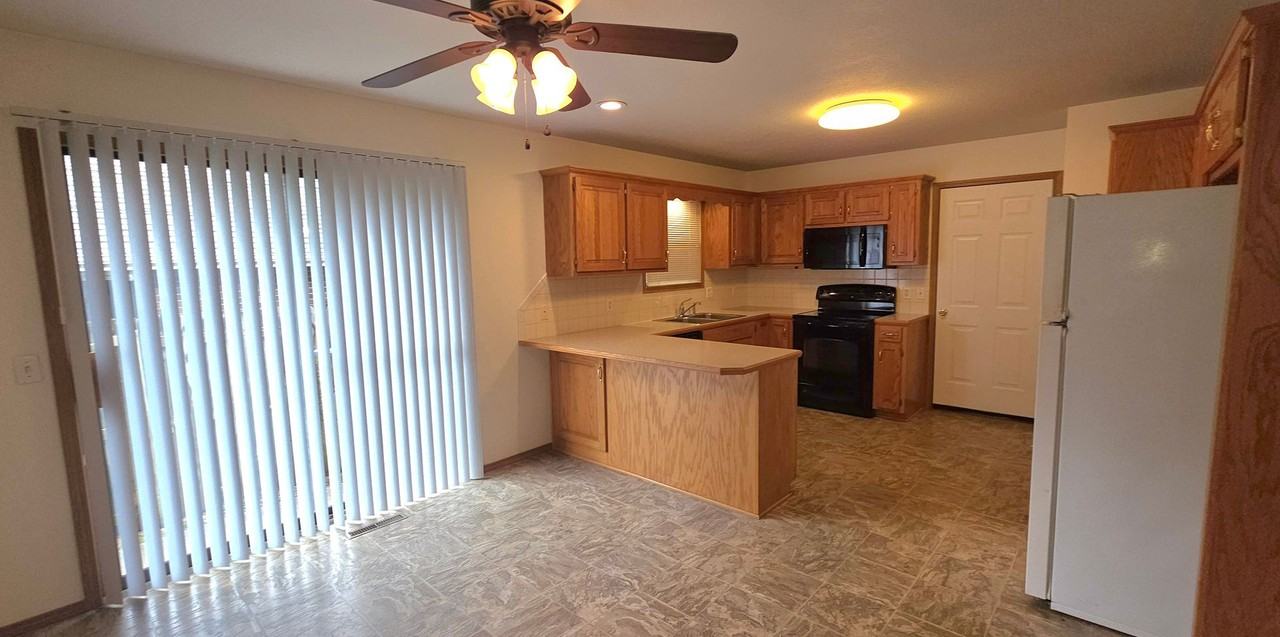 3056 S Fort Ave - Photo 3 of 8