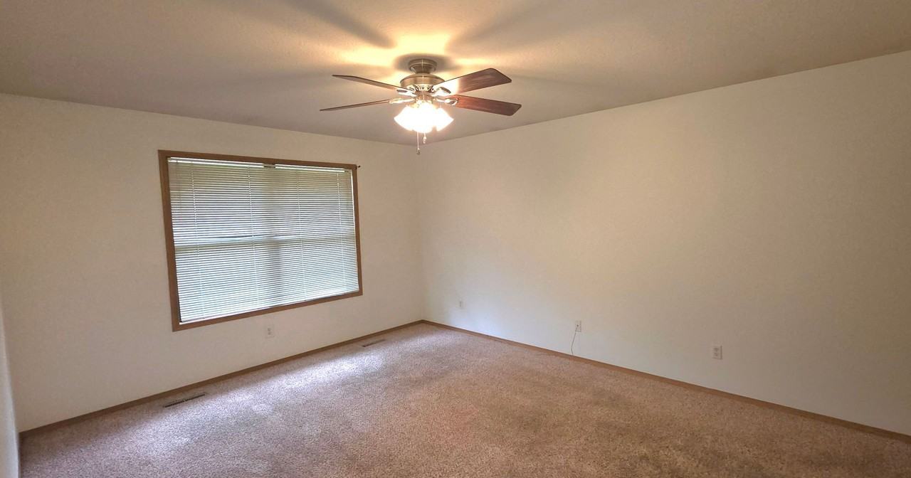 3056 S Fort Ave - Photo 4 of 8