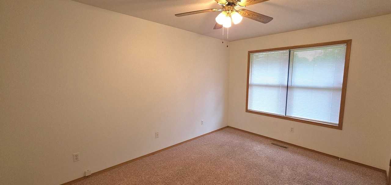 3056 S Fort Ave - Photo 6 of 8