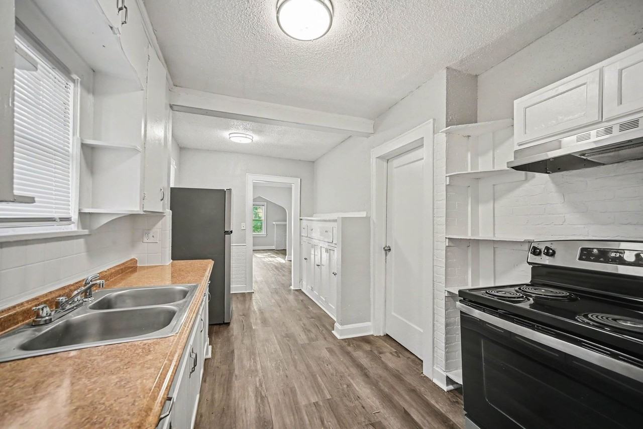 5114 Brooklyn Ave - Photo 2 of 17