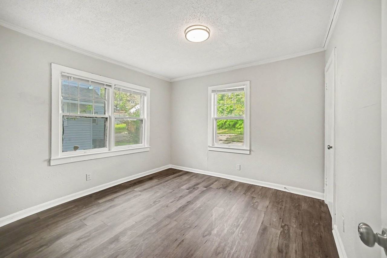 5114 Brooklyn Ave - Photo 6 of 17