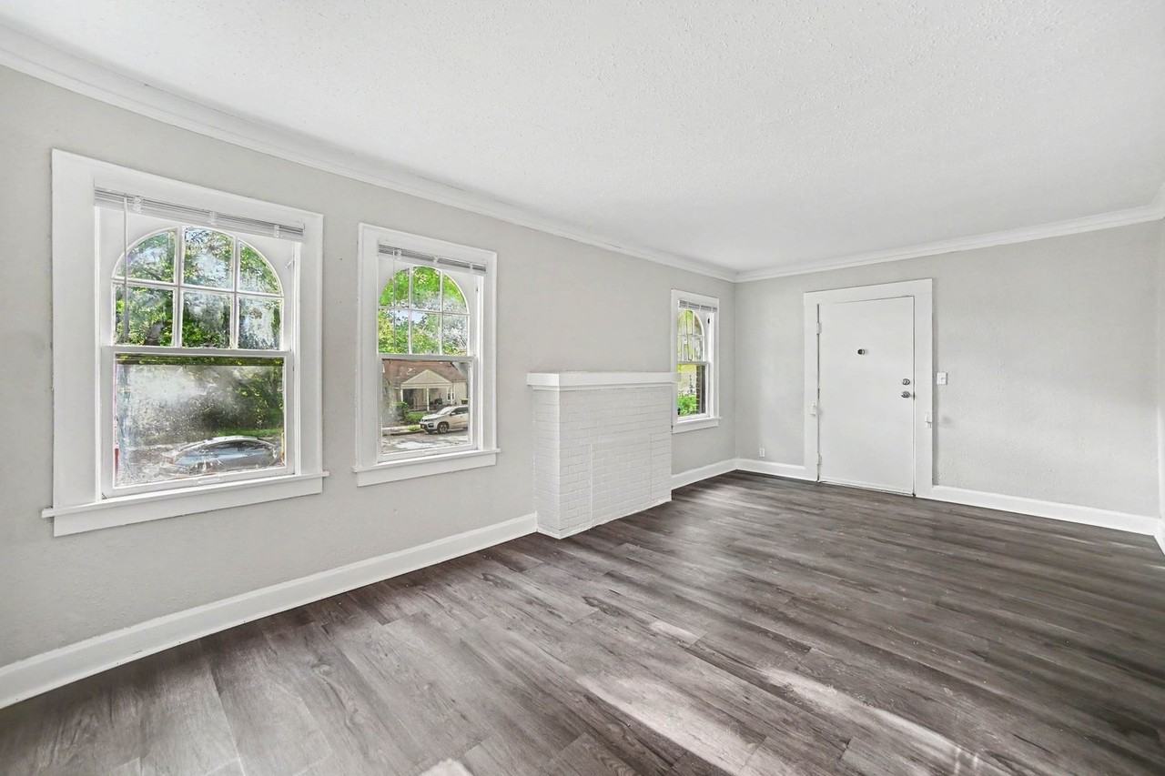 5114 Brooklyn Ave - Photo 7 of 17