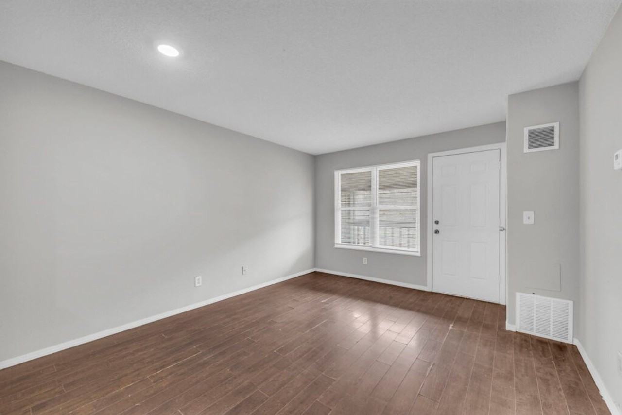 1500 E 29th St - Photo 3 of 29