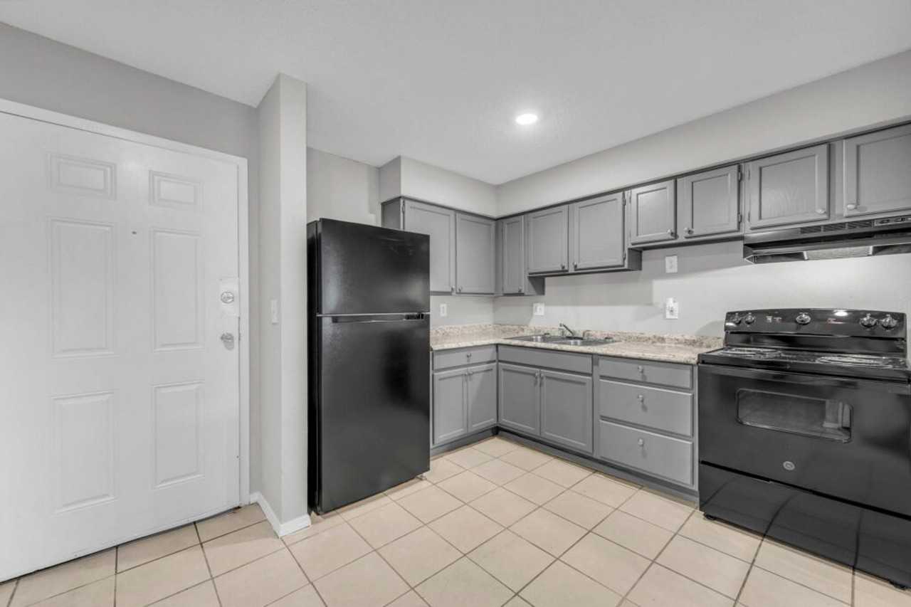 1500 E 29th St - Photo 5 of 29