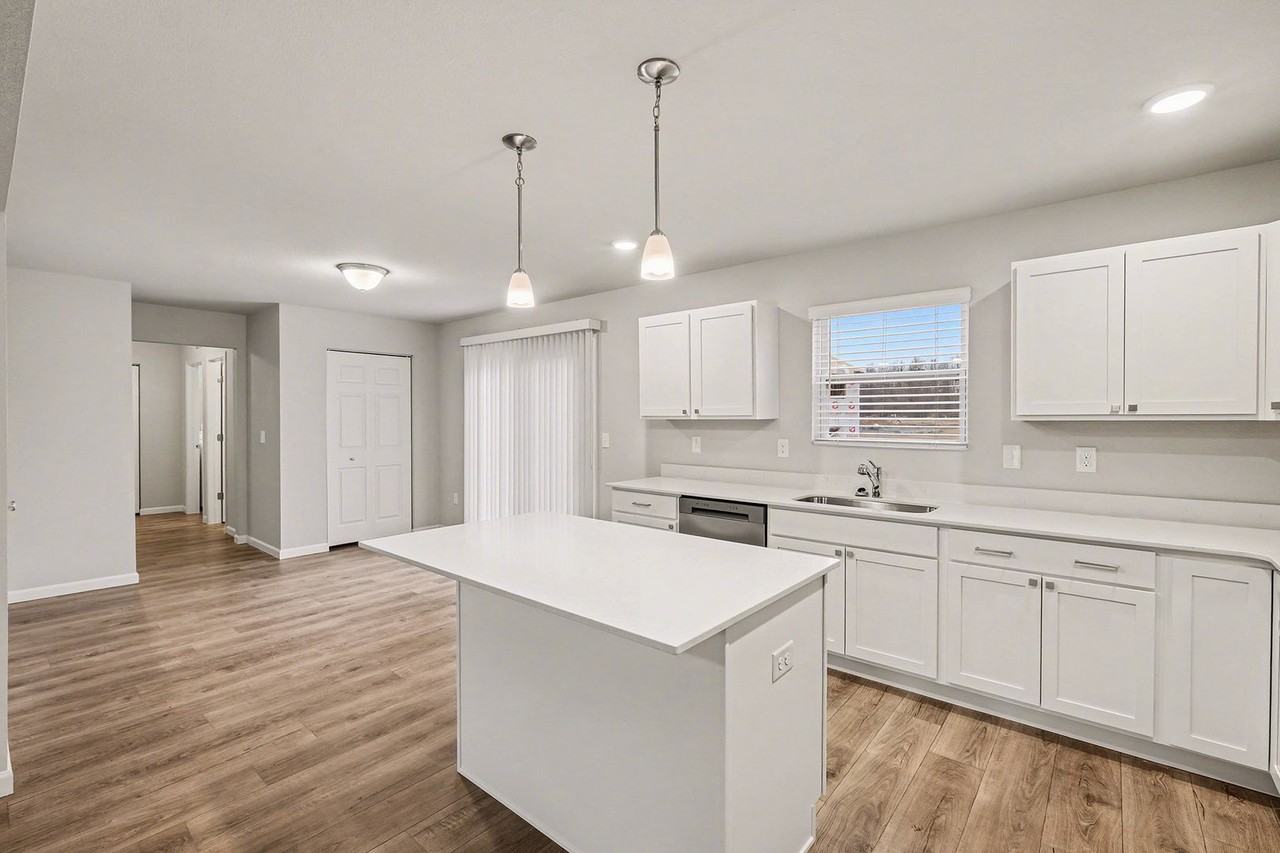 1619 Reagan Ln - Photo 3 of 22