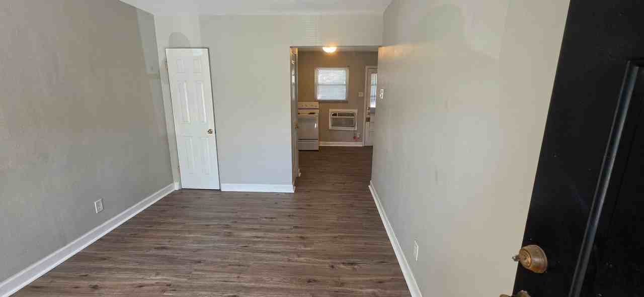 735 Syracuse Ave - Photo 2 of 15