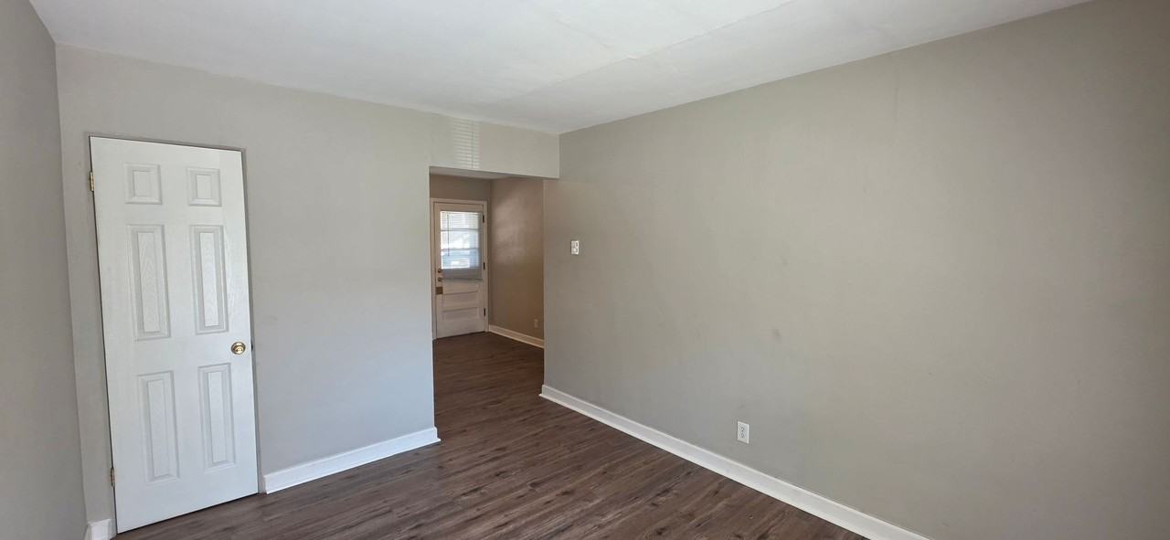 735 Syracuse Ave - Photo 3 of 15