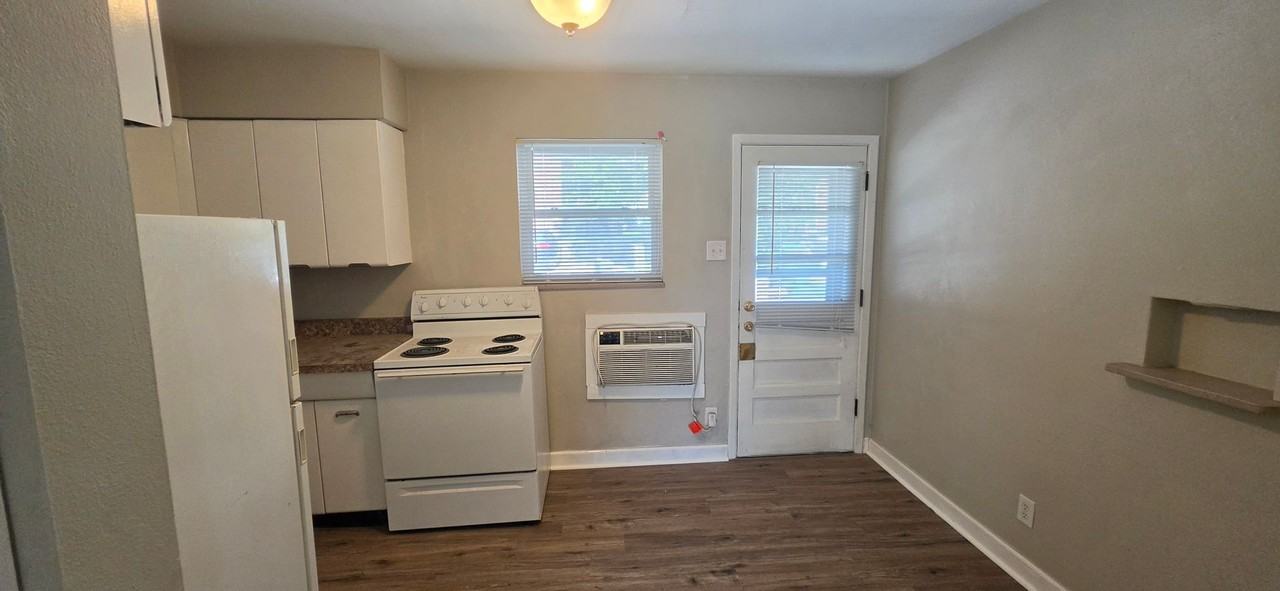 735 Syracuse Ave - Photo 6 of 15