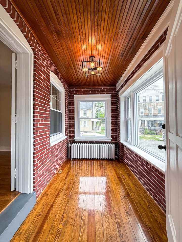 412 1st Ave - Photo 4 of 33