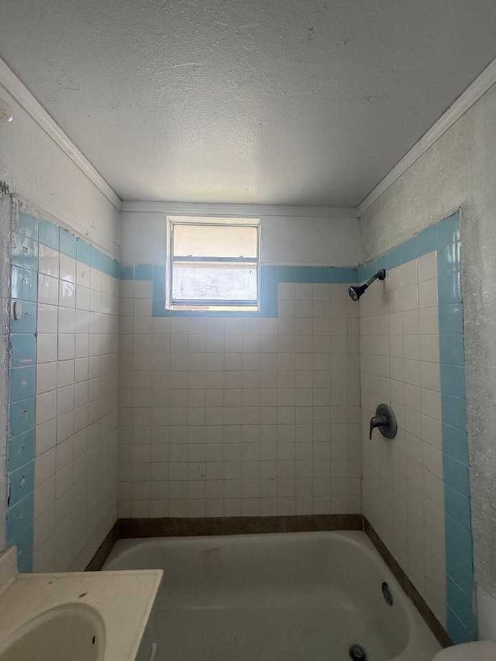 1203 Starshine Dr - Photo 4 of 7