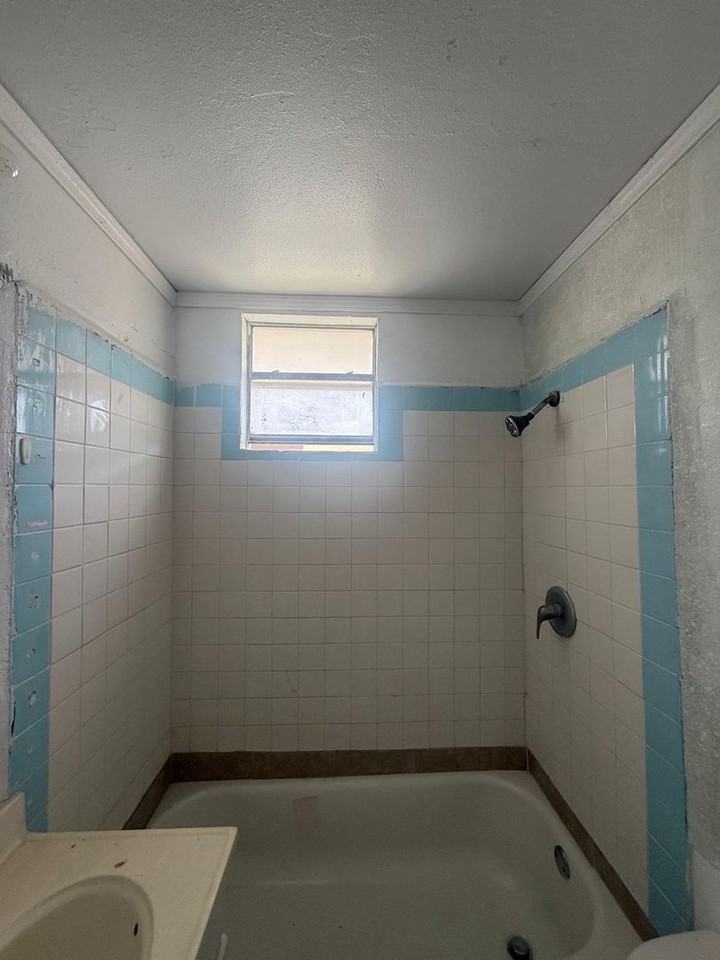 1203 Starshine Dr - Photo 5 of 7