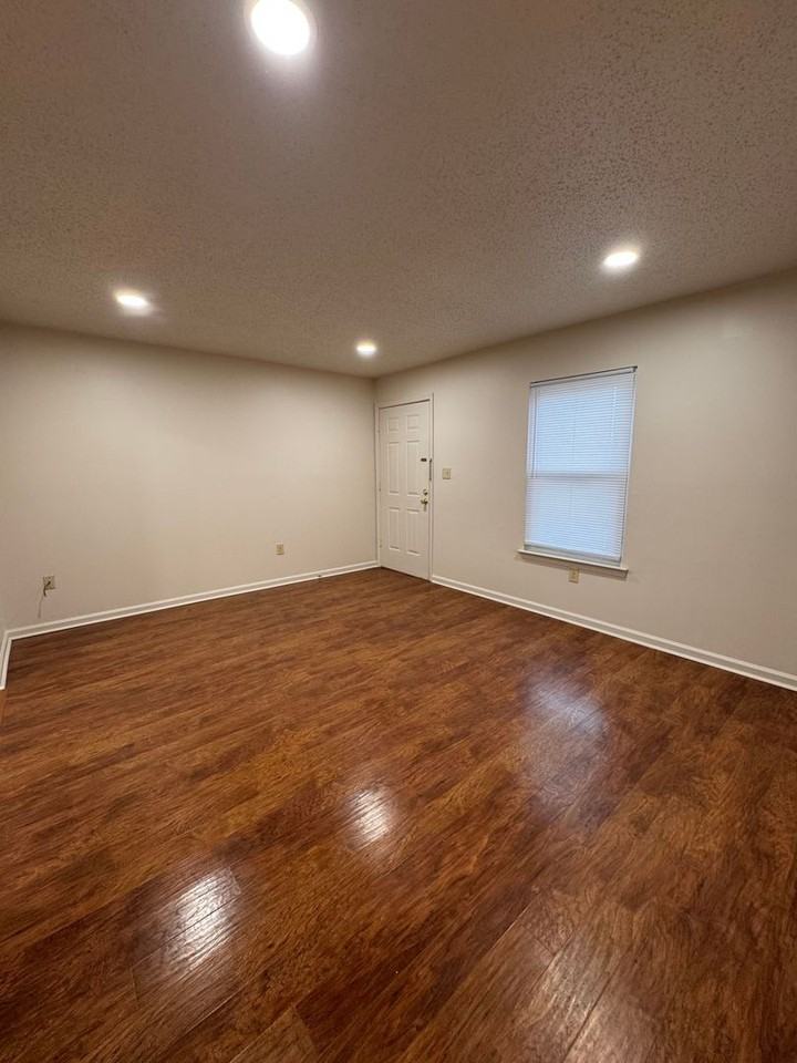 117 Pennie Layne Apt D - Photo 3 of 9