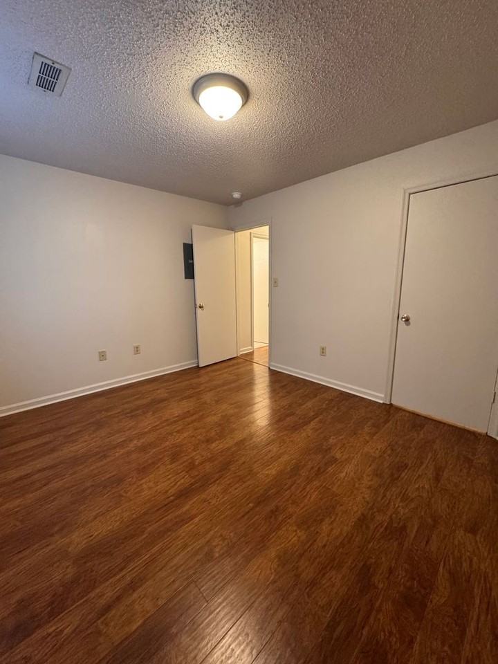 117 Pennie Layne Apt D - Photo 4 of 9