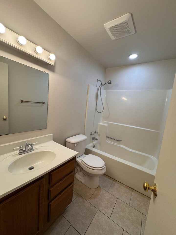 117 Pennie Layne Apt D - Photo 7 of 9