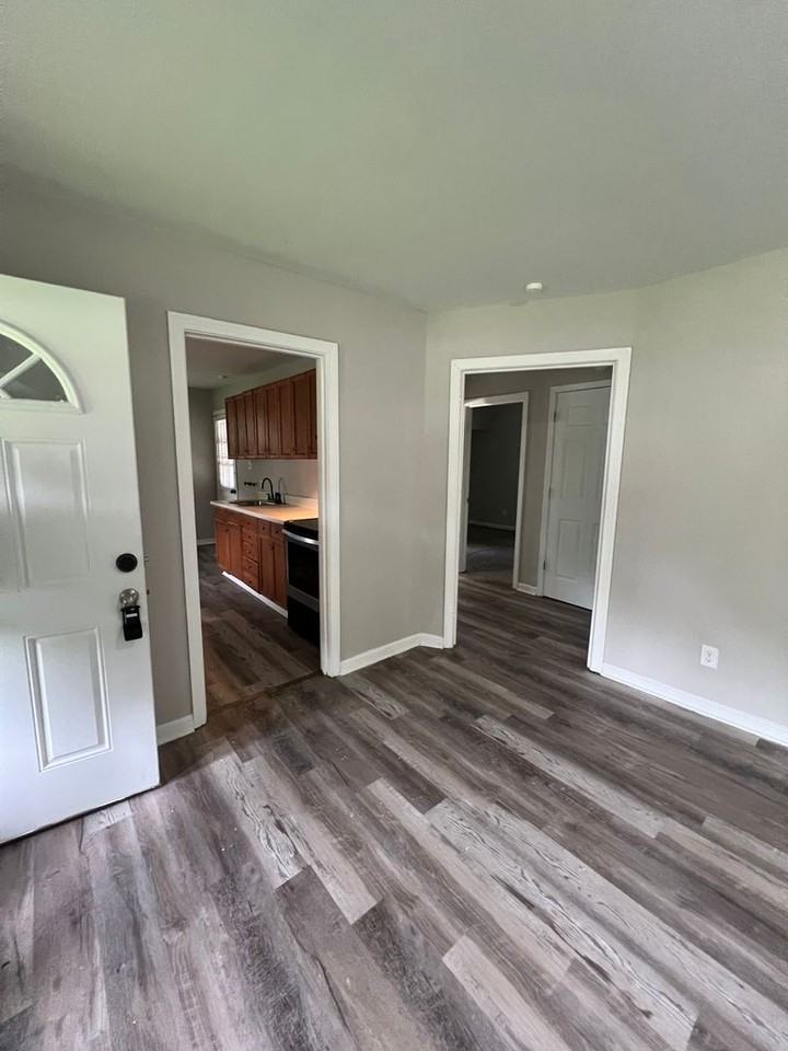 5 Hall St - Photo 2 of 8
