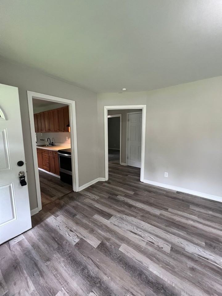5 Hall St - Photo 3 of 8