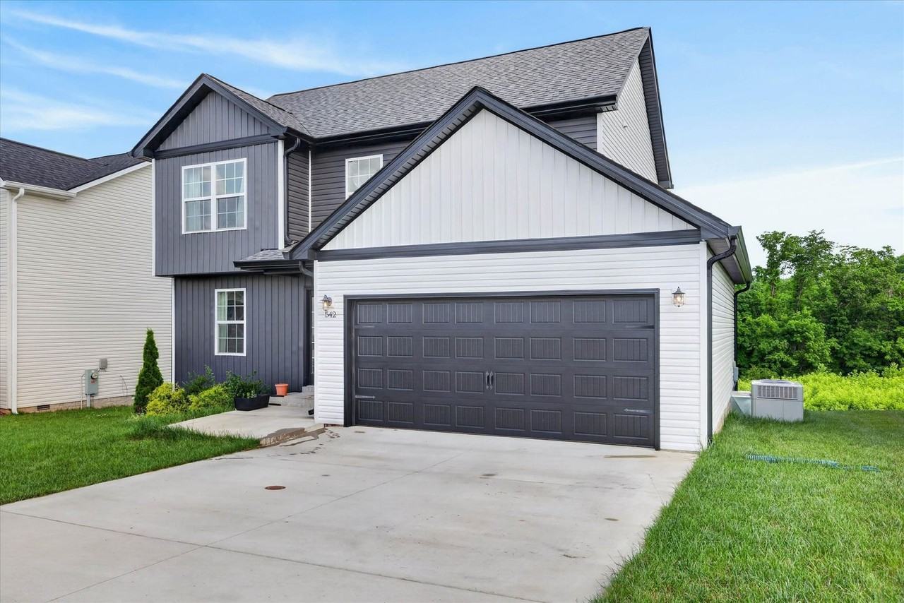 542 Judah Cir - Photo 2 of 34