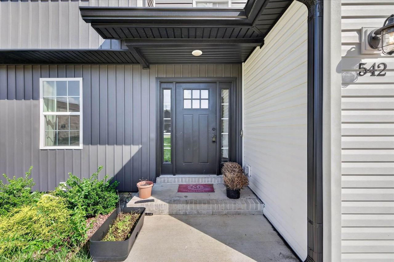 542 Judah Cir - Photo 4 of 34