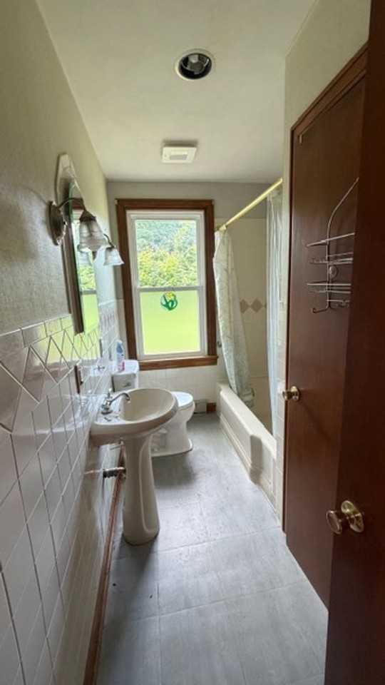 520 W 8th St - Photo 3 of 17