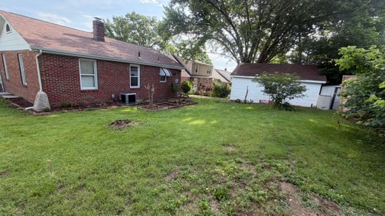 520 W 8th St - Photo 4 of 17