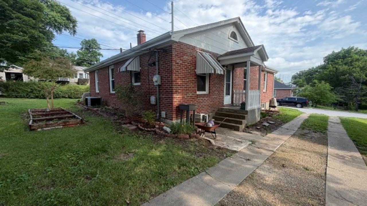 520 W 8th St - Photo 6 of 17