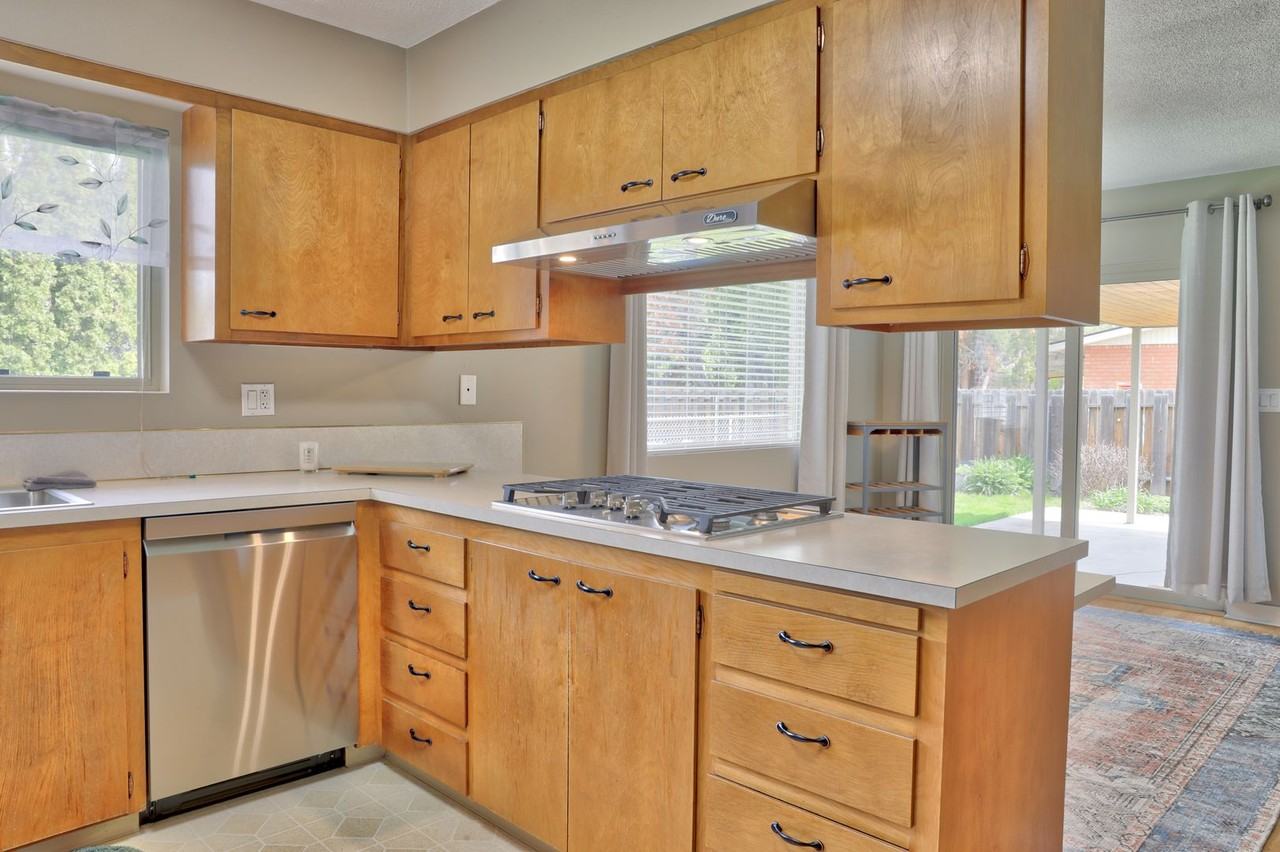 512 W Colorado Ave - Photo 6 of 16
