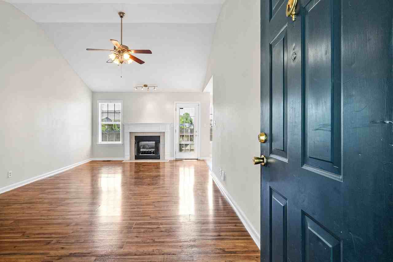 3865 Roscommon Way - Photo 5 of 26
