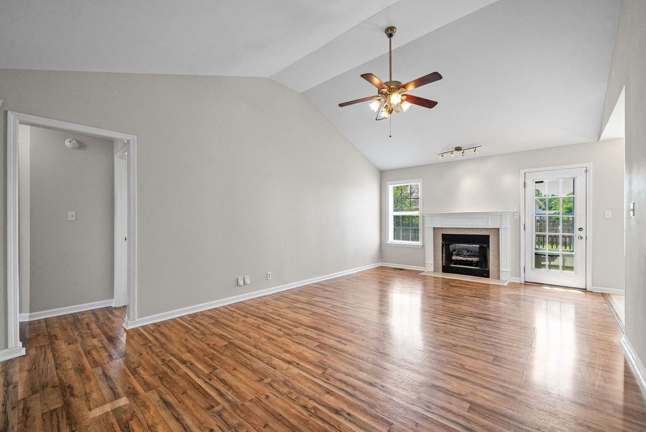 3865 Roscommon Way - Photo 6 of 26