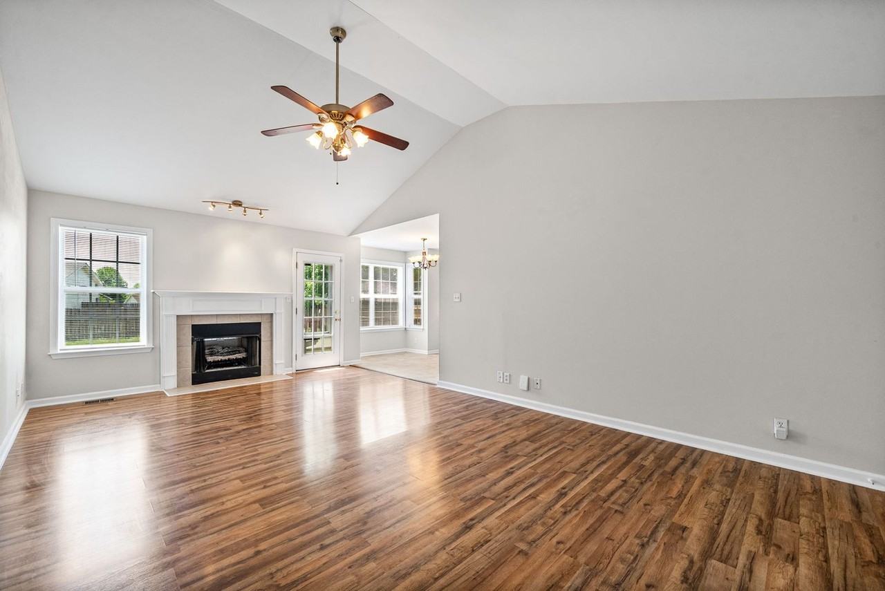 3865 Roscommon Way - Photo 7 of 26
