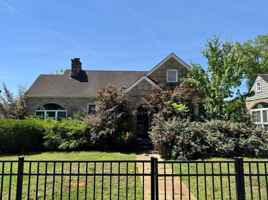 featured image of 905 W Peace St